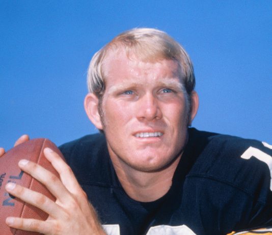 Terry Bradshaw, NFL Legend Eliminated From ‘Masked Singer,’ Had Billboard Success as a Country Singer in the Late ’70s