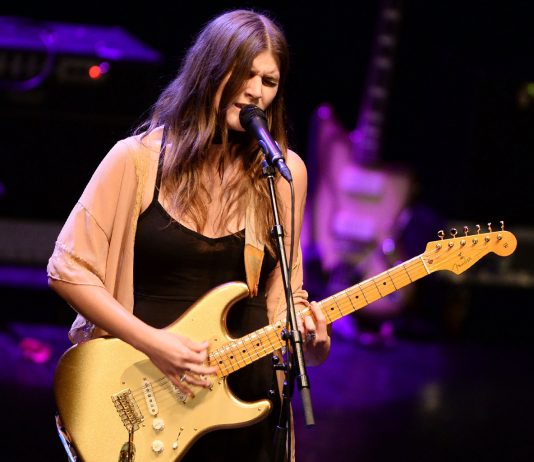 Best Coast, Sigur Rós & Ziggy Marley Launching New Podcasts With Signal Co. No1 Music Industry Weekly - best-coast-live