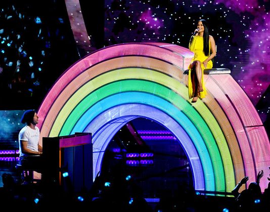 Kacey Musgraves & Chris Martin Performs “Rainbow” at 2019 iHeartRadio Music Awards Kacey Musgraves - Chris Martin- iHeartRadio Awards Show-2019 - Music Industry Weekly