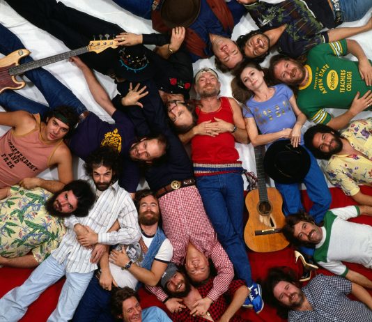 Willie Nelson Holds 4th of July Picnic w/ Luke Combs, Nathaniel Rateliff, Alison Krauss, And More