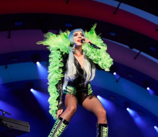 Lady Gaga Surprises Apple Employees @ Apple Park Headquarters Opening Day Apple-Park-Headquarters-Lady-Gaga-Music-Industry-Weekly