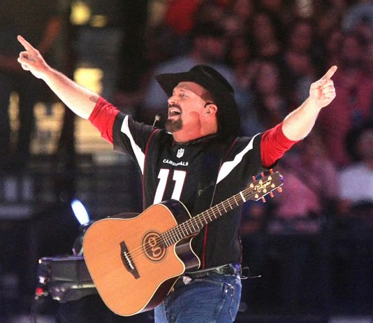 Garth Brooks Announces New Album ‘FUN’ Feat. Blake Shelton Garth Brooks' Stadium Tour - Music Industry Weekly