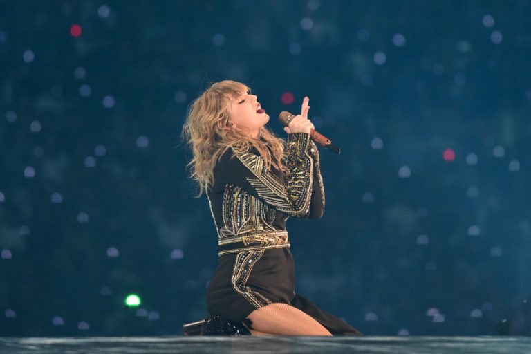 Taylor Swift Launches New Studio Album 'Lover' - Music Industry Weekly