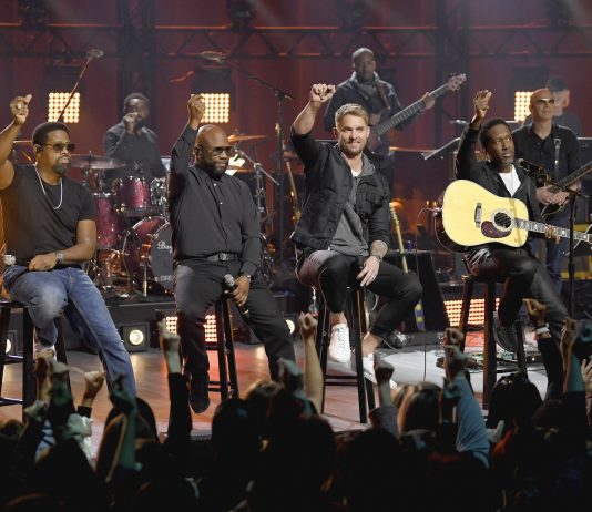 Brett Young & Boyz II Men Perform “Here Tonight” & “Water Runs Dry” Medley at the 2019 CMT Awards – Watch NASHVILLE, TN - Brett Young and Boyz II Men perform at CMT Crossroads with Boyz II Men and Brett Young - Music Industry Weekly