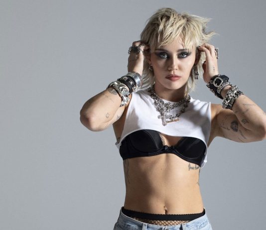 Miley Cyrus - Music Industry Weekly
