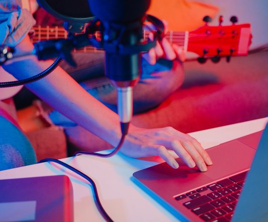 The Rise of Independent Artists: How DIY Culture is Reshaping the Music Landscape Indie artists performing live, symbolizing the rise of DIY culture in music.