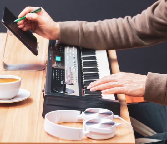 Tips for Aspiring Songwriters: Crafting Lyrics That Resonate Songwriting tips for aspiring musicians