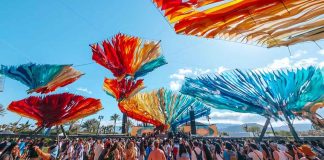 Crowds at Coachella 2024 gathered at the festival grounds under the California sun.