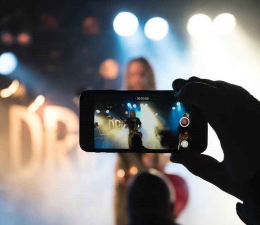 New Live-Streaming Tools for Musicians: A Game-Changer for Independent Artists Independent musicians live-streaming performances on YouTube.
